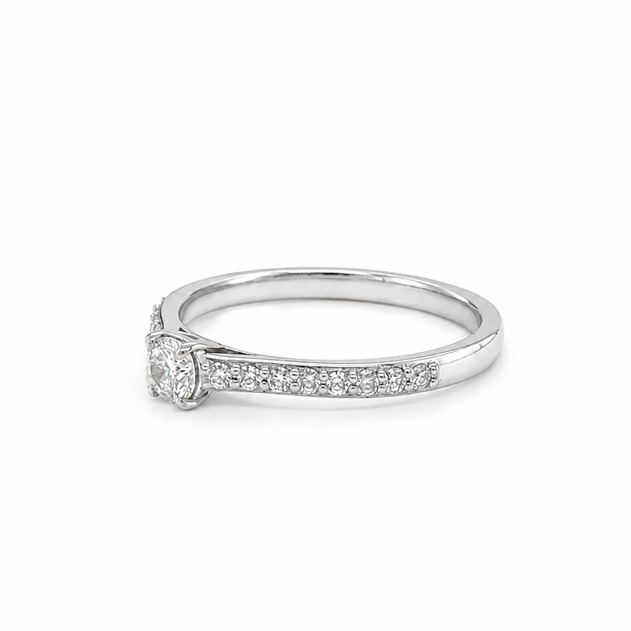 Eleganter Damenring aus 585er Weißgold mit Brillanten