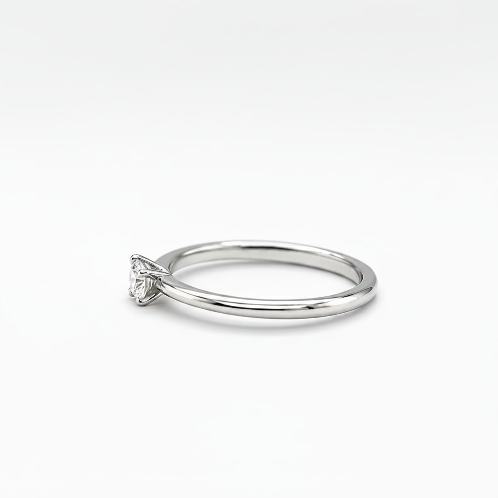 Feiner Verlobungsring aus 750er Weißgold mit 0,10 ct Brillant