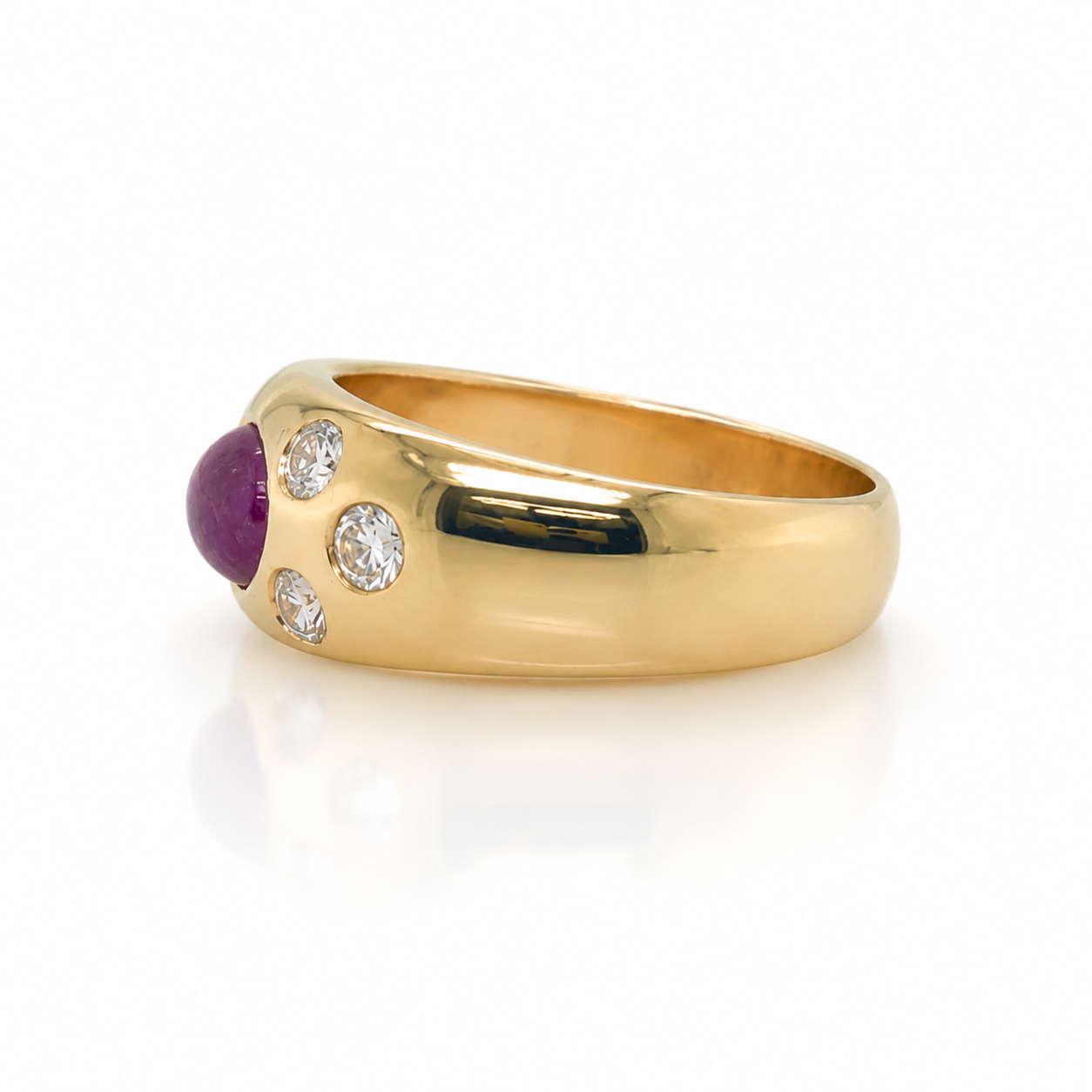 Luxuriöser Rubinring mit Diamanten in Gelbgold