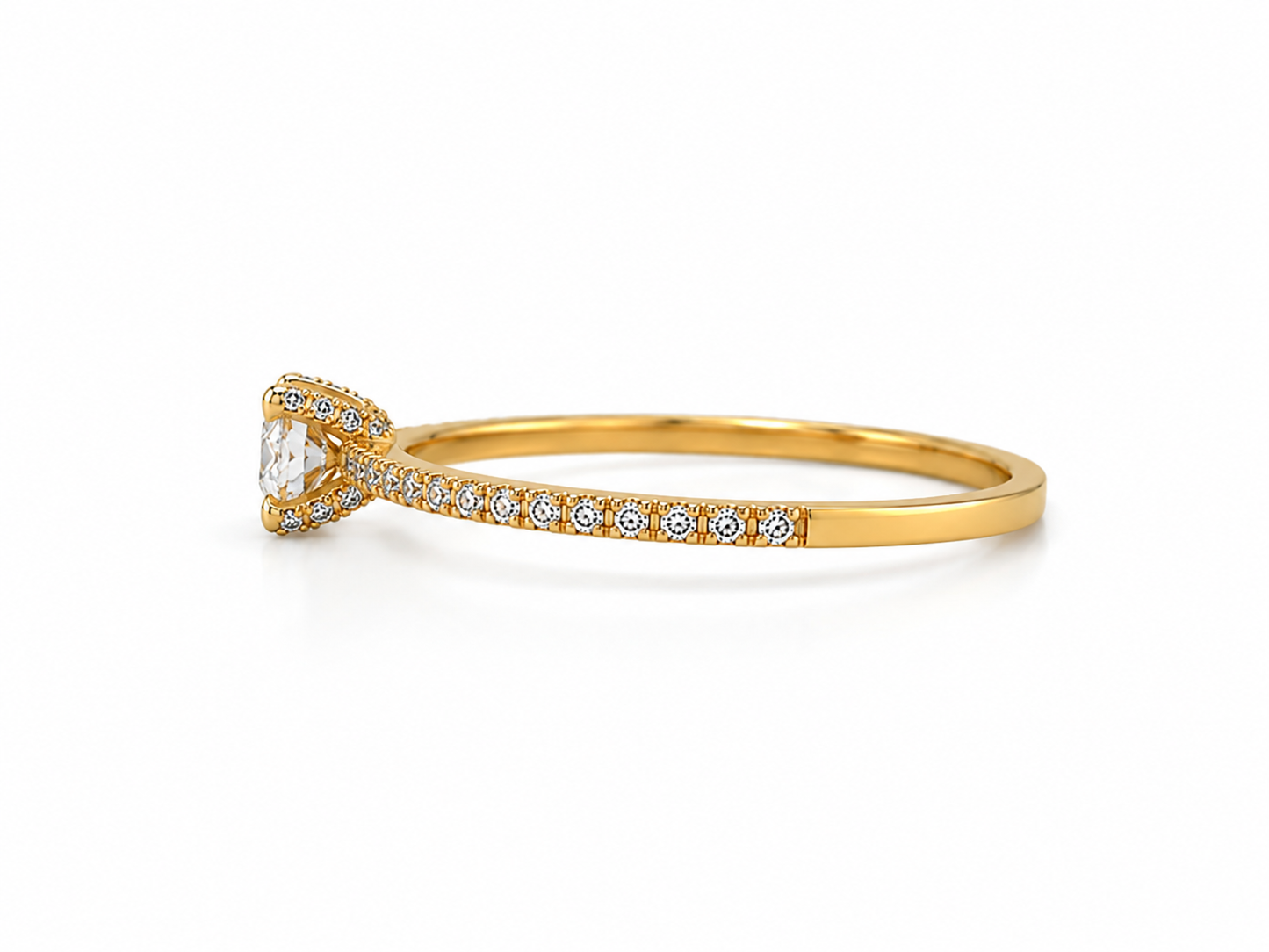 Brillantring aus 585 Gelbgold mit brillantbesetzten Krappen und Seitenbesatz