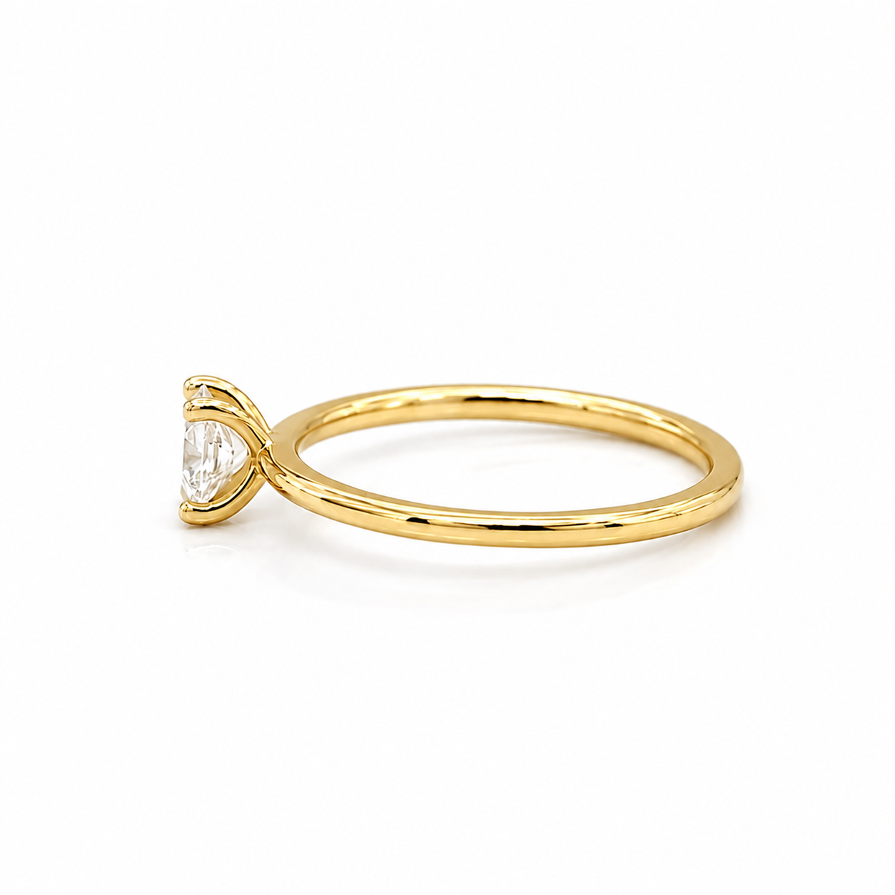 Ovaler Diamant-Verlobungsring aus 585er Gelbgold mit 0,30 ct G/SI in Seitenansicht