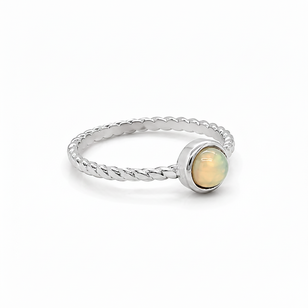 Feiner Weißgoldring mit Opalstein und Geschenkverpackung