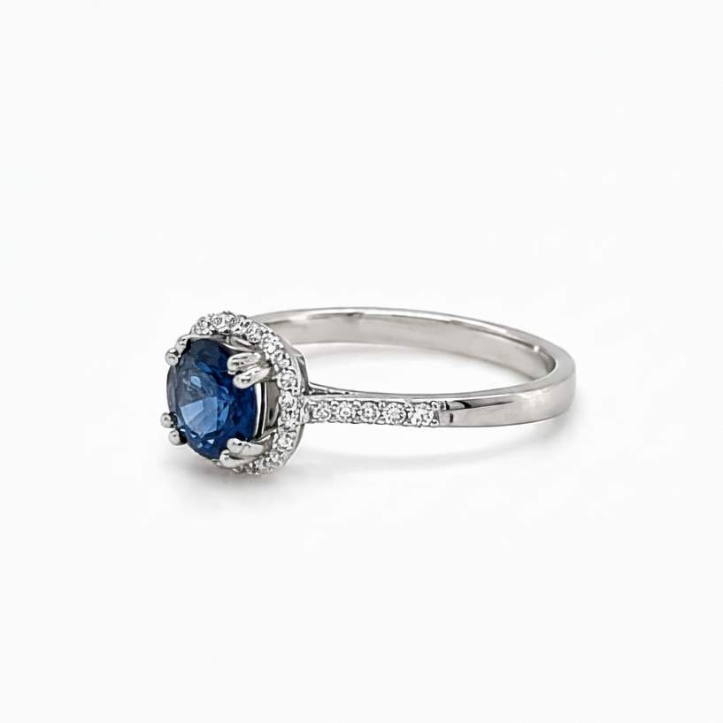Saphirring 750 Weißgold mit Brillanten und rundem Saphir