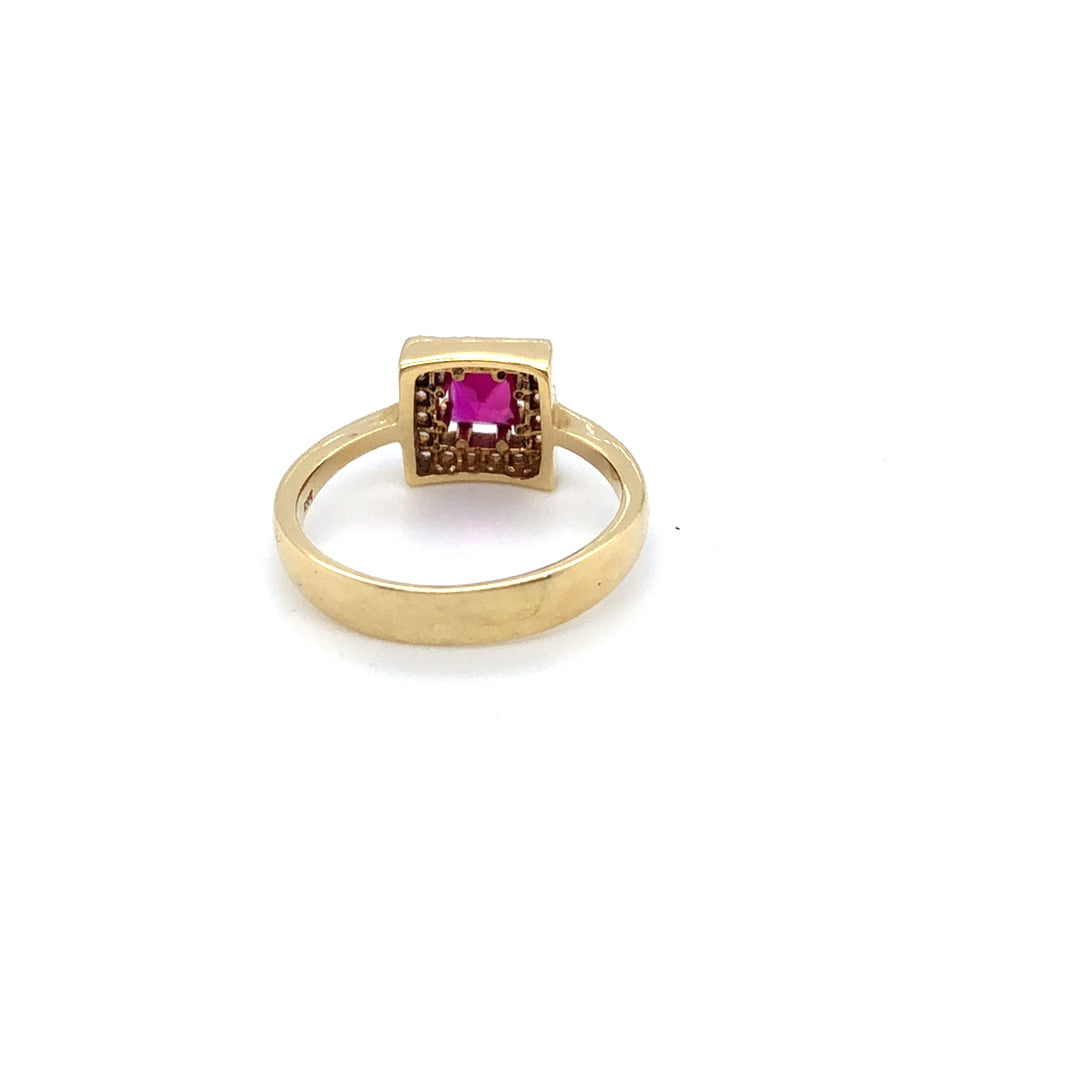 585/- Gold Ring