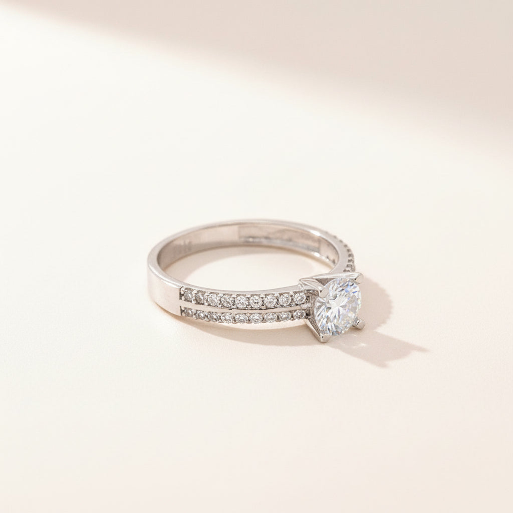 Eleganter Weißgoldring 585 mit Mittelstein