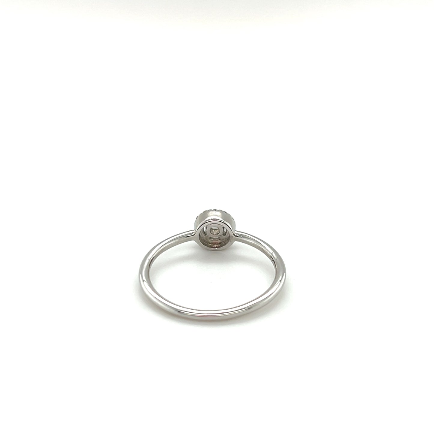 Ring aus 925 Silber mit Zirkonia – rundes Steinmotiv