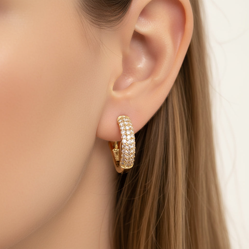 585 Gold Huggie Creolen 11 mm mit Zirkonia – Damen & Unisex Ohrringe