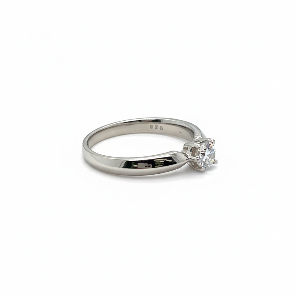 Solitärring aus 950er Platin mit Brillant