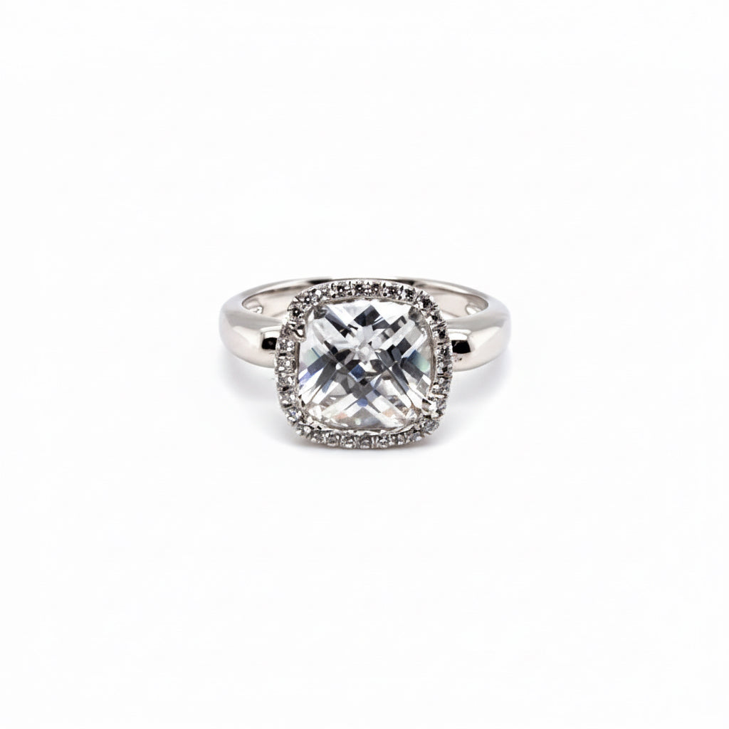 Ring aus 925 Silber mit quadratischem Zirkonia
