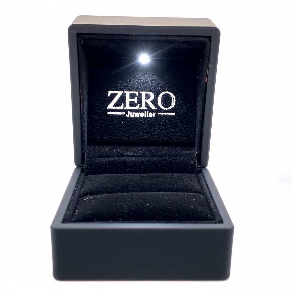 Platin-Verlobungsring mit Brillant in Schmuckbox
