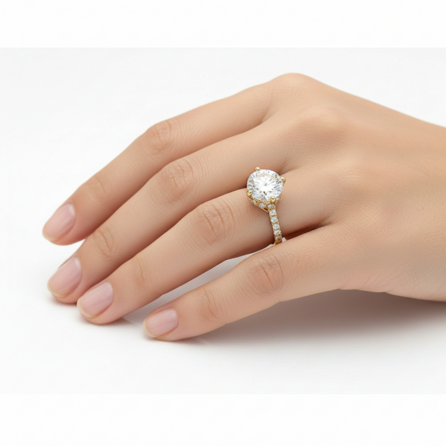 Zirkonia Ring aus 585 Gelbgold in Größe 56 getragen an der Hand