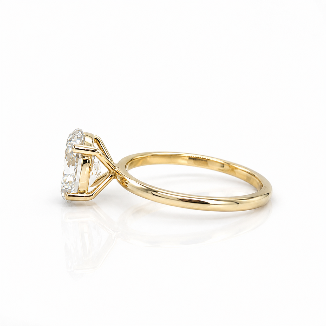 Ovaler Labordiamant Ring aus Gelbgold mit 2,03 ct Mittelstein