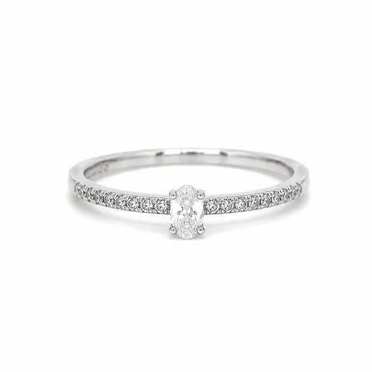 Diamantring 585 Weißgold mit ovalem Mittelstein Frontansicht