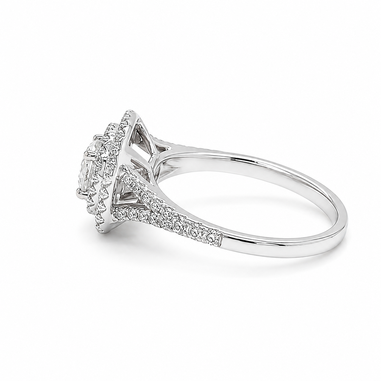 Weißgoldring mit 0,50 ct Mittelstein und 0,40 ct Brillantbesatz