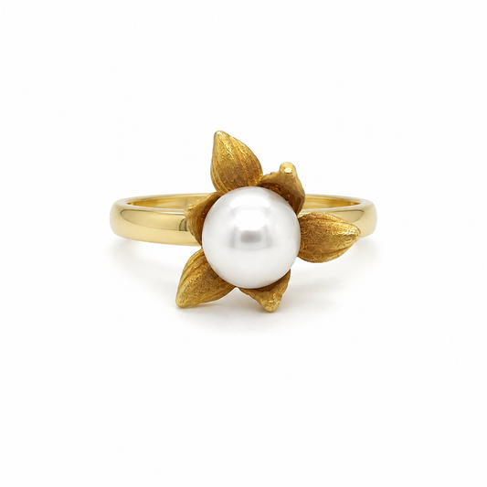 Goldring mit Perle und floralem Blütendesign