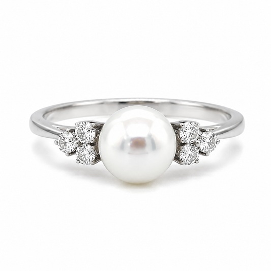 Weißgoldring mit Süßwasser-Zuchtperle und Diamanten