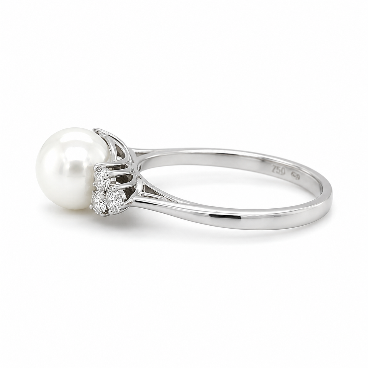 Ring mit weißer Perle und Brillanten in Weißgold
