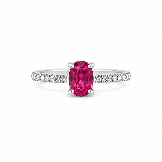 Ring aus 750 Weißgold mit pinkem Saphir 1,04 ct. und Brillanten 0,15 ct. G-VS in Ringgröße 54 auf weißem Hintergrund.