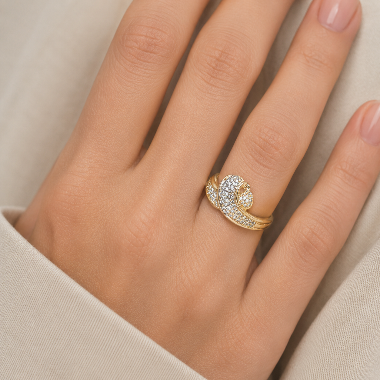 Brillantring aus 585 Gelbgold mit geschwungenem Design 
