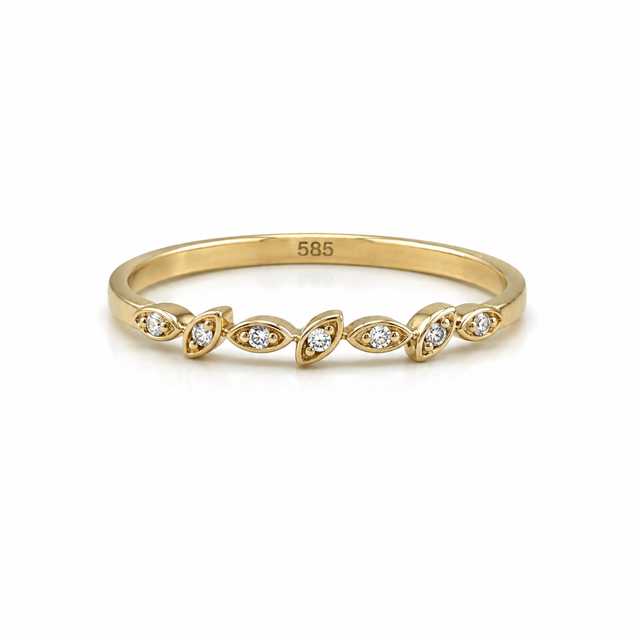 Brillantring aus 585/-Gelbgold mit natürlichen H/SI Brillanten im filigranen Marquise-Design.