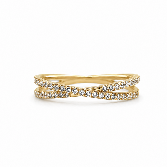 585 Gelbgold Brillantring mit 0,34 ct Diamanten im eleganten Cross-Design Frontansicht auf weißem Hintergrund.
