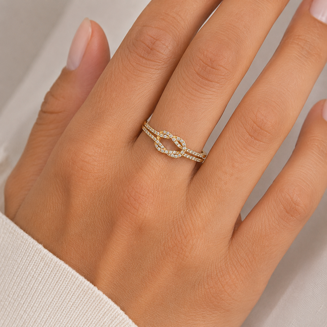 Brillantring aus 585/-Gelbgold mit natürlichen H/SI-Brillanten im modernen Knoten-Design 