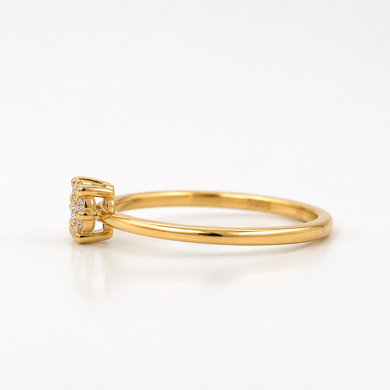 750 Gelbgold Verlobungsring 0,06 ct W-SI – Filigraner Halo Brillantring – Größe 48,5