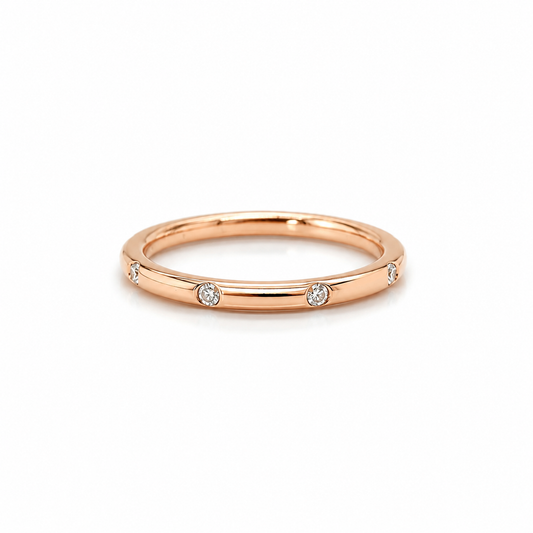 750 Gold Memoire Ring Größe 54 mit 8 umlaufenden W/SI Brillanten und feiner polierter Ringschiene in 1,9 mm Breite.