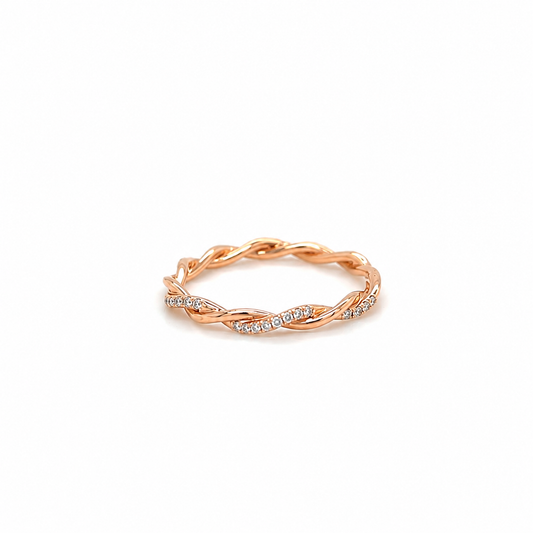 585 Rotgold Brillantring Größe 53 mit gedrehter Ringschiene und 0,09 ct H/SI Brillanten in verflochtenem Design.