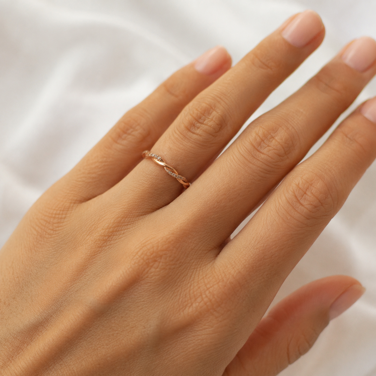 585 Rotgold Brillantring Größe 53 mit gedrehter Ringschiene 