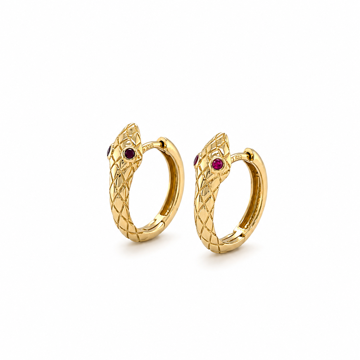 Snake Hoops aus 585 Gelbgold mit roten Zirkonia-Augen