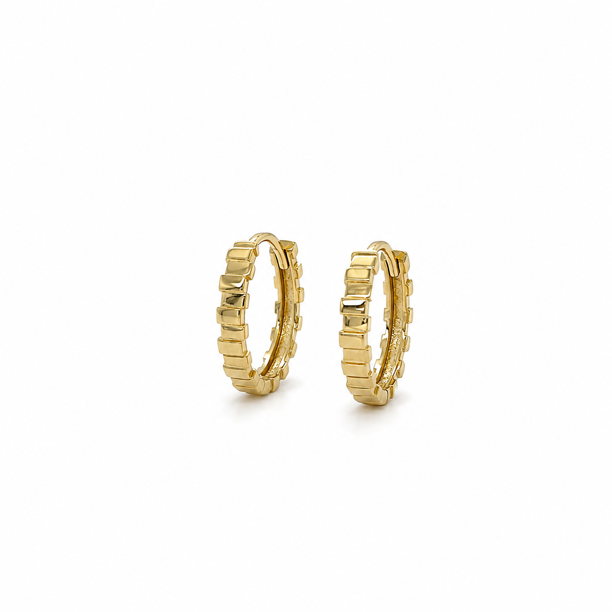 Creolen aus 585 Gelbgold mit rechteckigem Rillenmuster