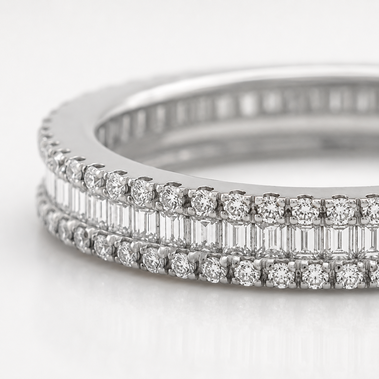 750 Weißgold Memoire Ring mit Brillanten & Baguette-Diamanten