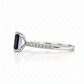 Saphir Verlobungsring mit Diamantbesatz
