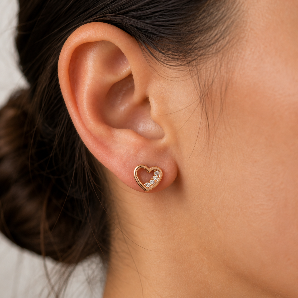 585 Rotgold Ohrstecker Herz mit Zirkonia – 7 mm