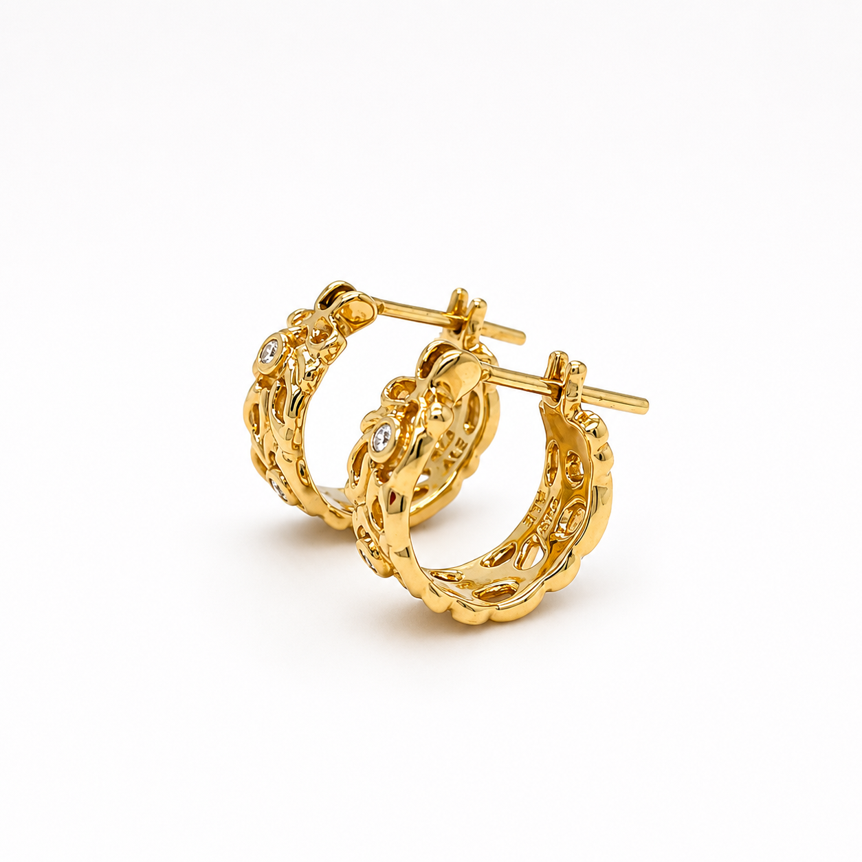 Goldcreolen 13 mm mit 0,04 ct. W-SI Brillanten