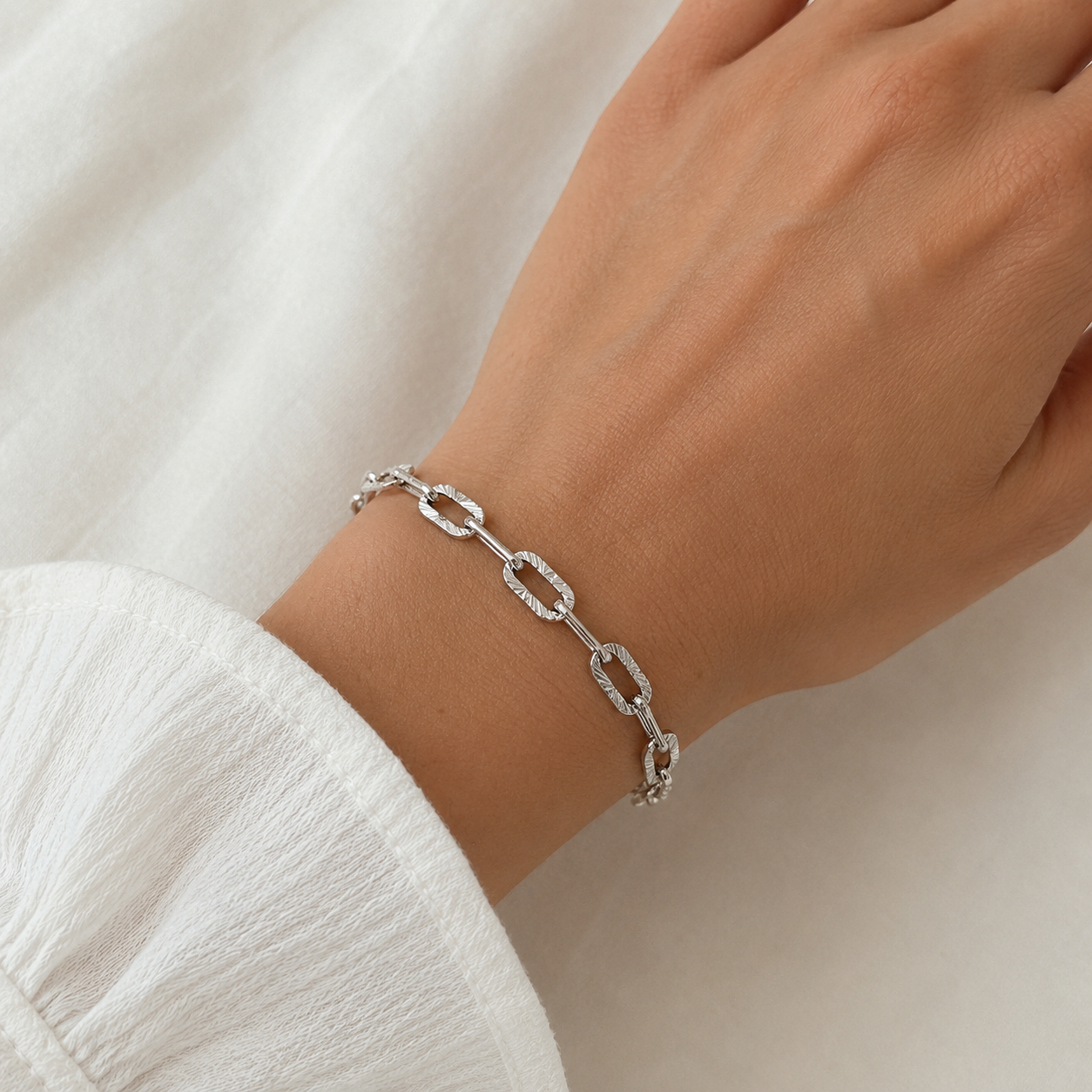 Silbernes Gliederarmband rhodiniert mit rechteckigen Paperclip-Gliedern