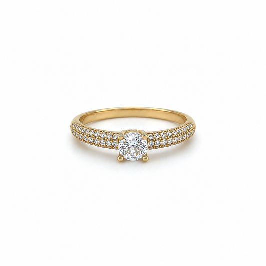 Zirkonia Ring aus 585 Gelbgold mit rundem Mittelstein in Frontansicht