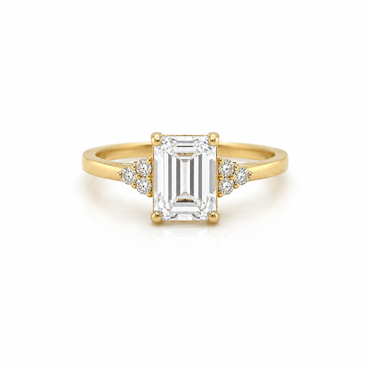 Emerald Cut Zirkonia Ring aus 585 Gelbgold in Frontansicht