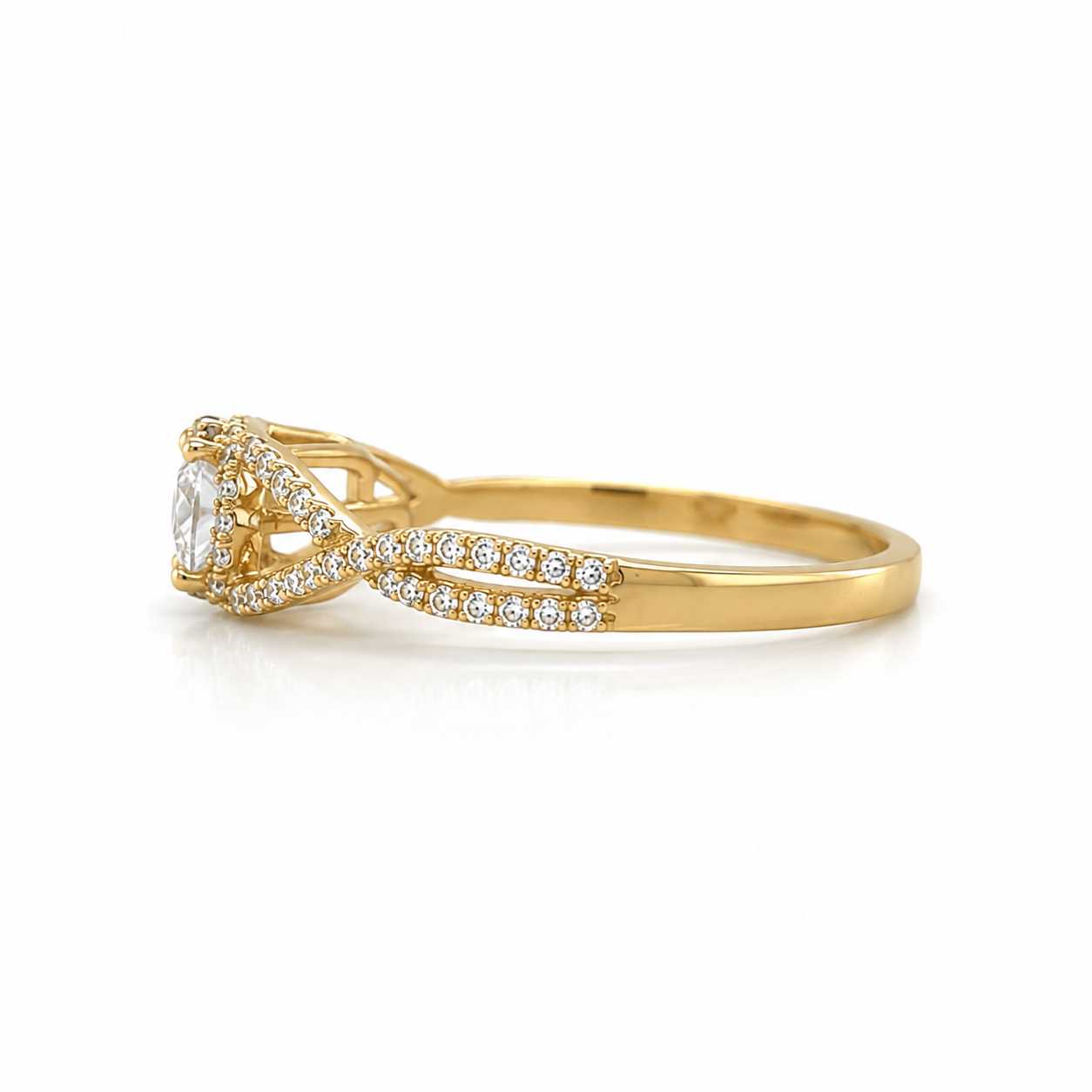 Ring 585 Gelbgold mit Zirkonia und seitlichem Steinbesatz in Seitenansicht