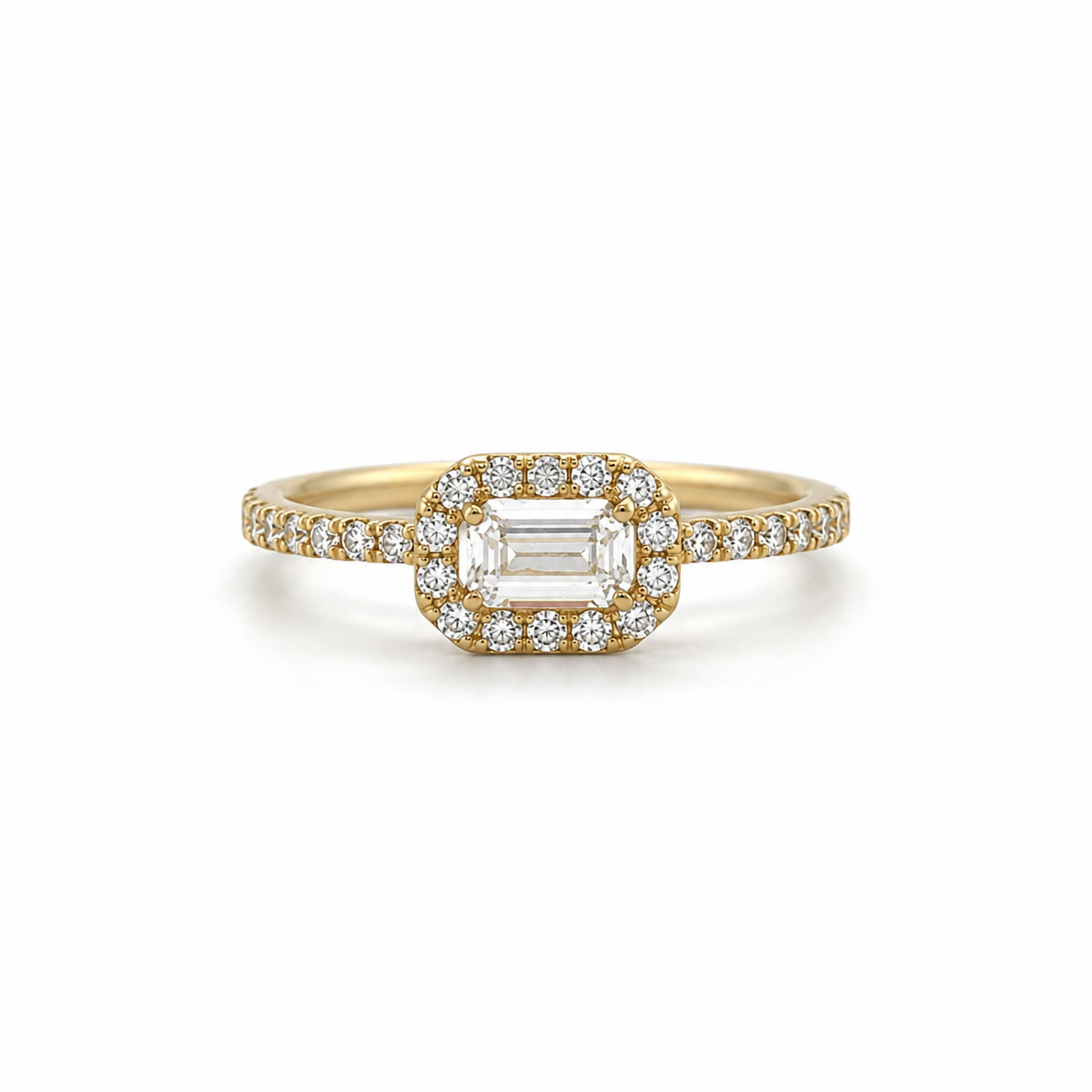 Halo Zirkonia Ring aus 585 Gelbgold mit Emerald Cut Mittelstein in Frontansicht