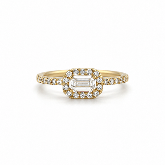 Halo Zirkonia Ring aus 585 Gelbgold mit Emerald Cut Mittelstein in Frontansicht