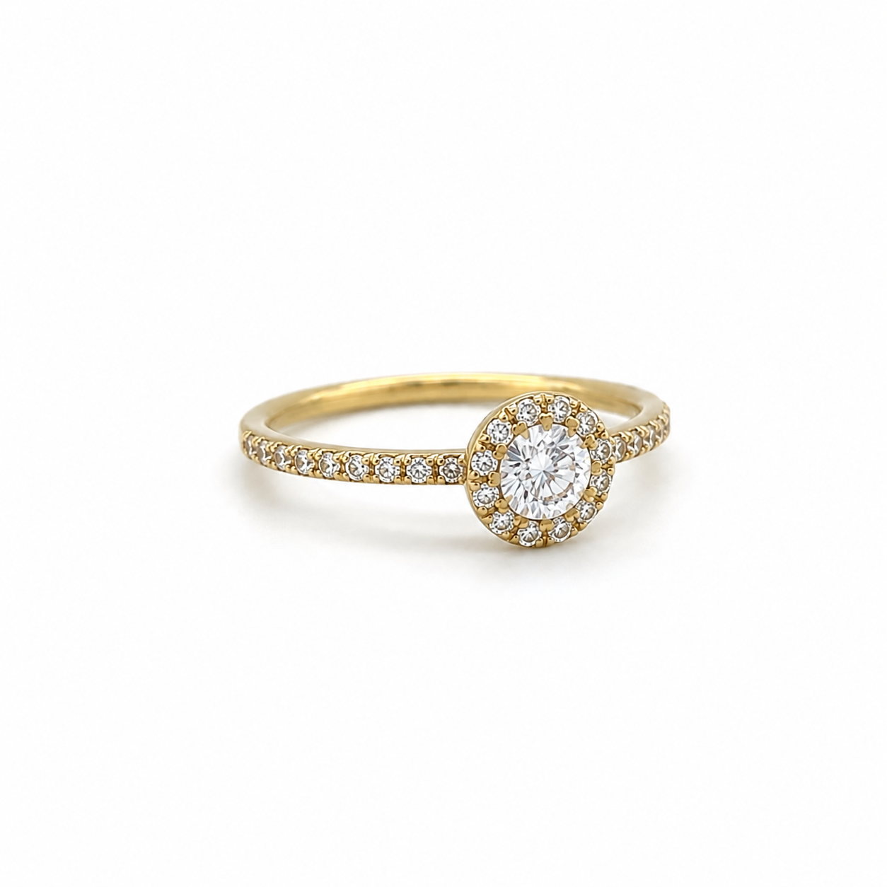 Halo Ring aus 585 Gelbgold mit Zirkonia in Schrägansicht