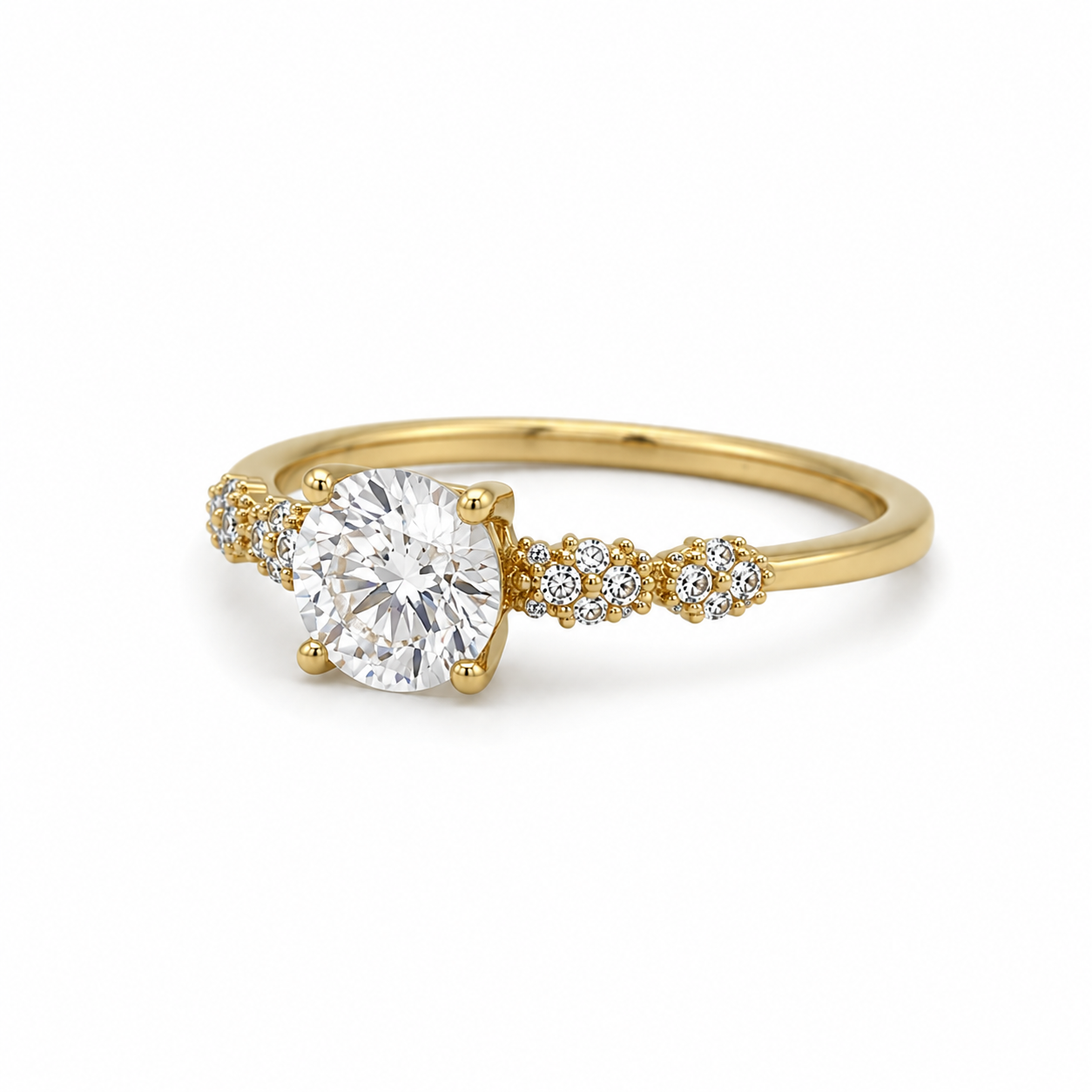 Ring 585 Gelbgold mit Zirkonia und seitlichem Steinbesatz in Schrägansicht