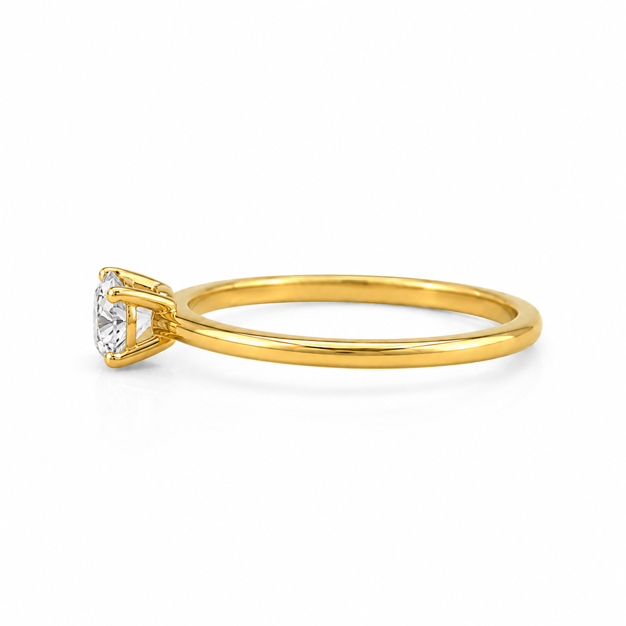 Zirkonia Ring aus 585 Gelbgold mit 4er-Krappenfassung in Seitenansicht