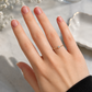 Zirkonia Ring aus 585 Gelbgold mit 4er-Krappenfassung getragen an der Hand
