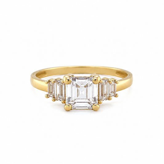 Verlobungsring 585 Gelbgold mit rechteckigem Zirkonia und seitlichem Steinbesatz