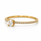 Brillantring 585 Gelbgold mit brillantbesetzter Ringschiene in Schrägansicht