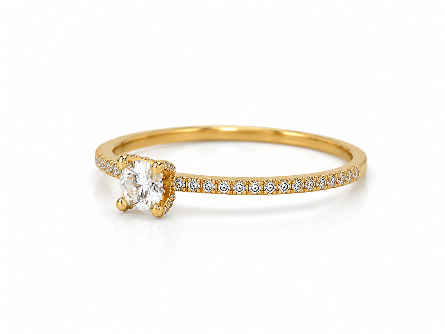 Brillantring 585 Gelbgold mit brillantbesetzter Ringschiene in Schrägansicht