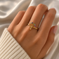 Lebensbaum Damenring aus 585 Gelbgold mit bunten Zirkonia getragen an der Hand